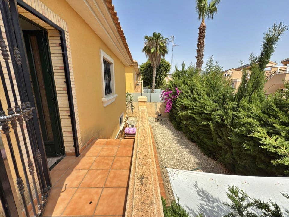 4 soveværelse Villa til salg i Villamartin med swimmingpool garage - € 355.000 (Ref: 9146040)