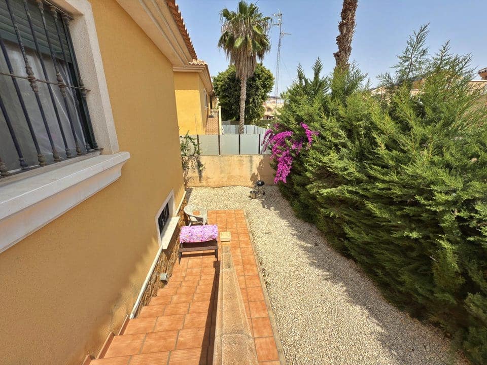 4 soveværelse Villa til salg i Villamartin med swimmingpool garage - € 355.000 (Ref: 9146040)