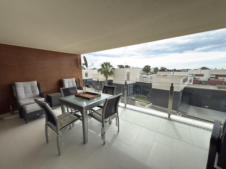 2 Zimmer Apartment zu verkaufen in Villamartin mit Pool - 239.000 € (Ref: 9146067)