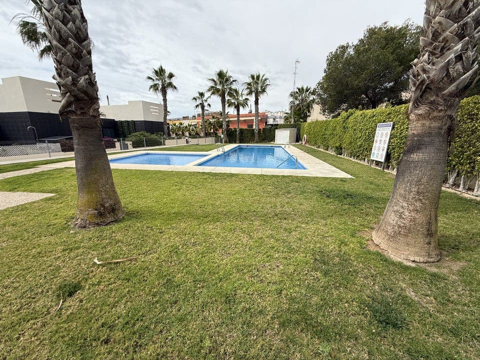 2 Zimmer Apartment zu verkaufen in Villamartin mit Pool - 239.000 € (Ref: 9146067)