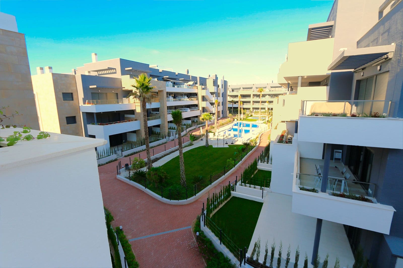 2 soverom Leilighet til salgs i Playa Flamenca med svømmebasseng garasje - € 412 000 (Ref: 9162743)
