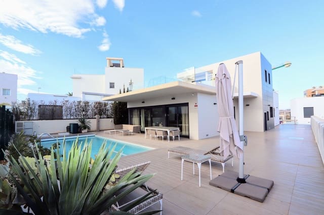 4 soverom Villa til salgs i Cabo Roig, Orihuela med svømmebasseng garasje - € 899 000 (Ref: 9162870)