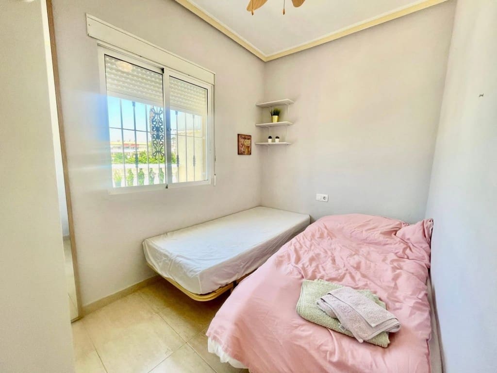 2 sovrum Lägenhet till salu i Torrevieja med pool - 118 000 € (Ref: 9168205)