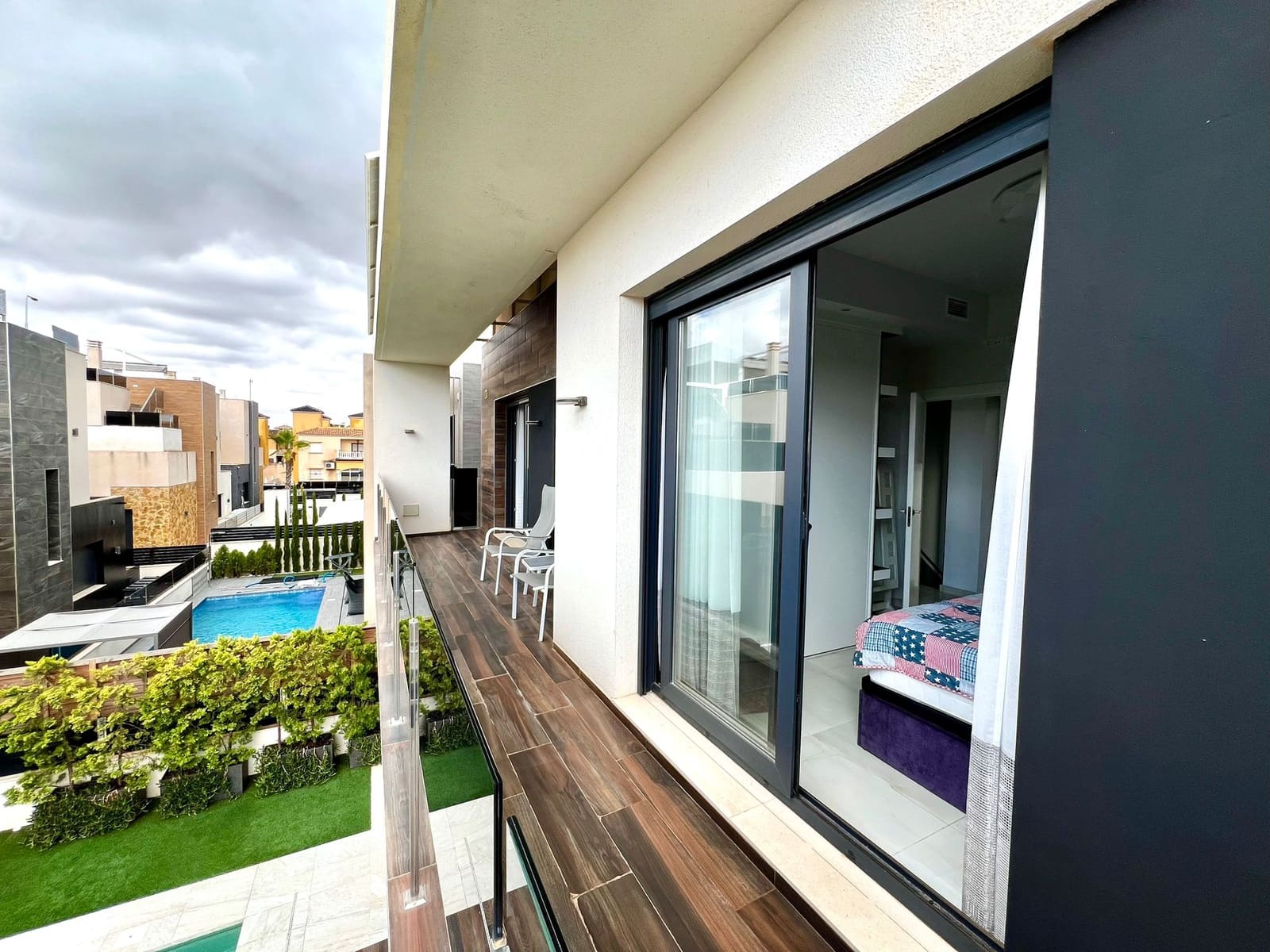 4 makuuhuone Huvila myytävänä paikassa Orihuela Costa mukana uima-altaan 
autotalli - 790 000 € (Ref: 9175646)