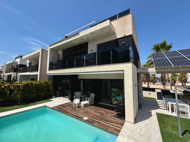 4 makuuhuone Huvila myytävänä paikassa Lomas de Cabo Roig - Los Dolses, Orihuela mukana uima-altaan 
autotalli - 790 000 € (Ref: 9175646)