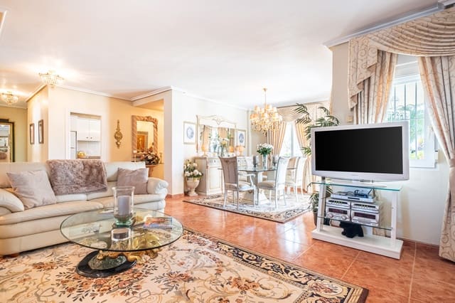 5 bedroom Villa for sale in Playa Flamenca, Orihuela with pool garage - € 790,000 (Ref: 9186110)