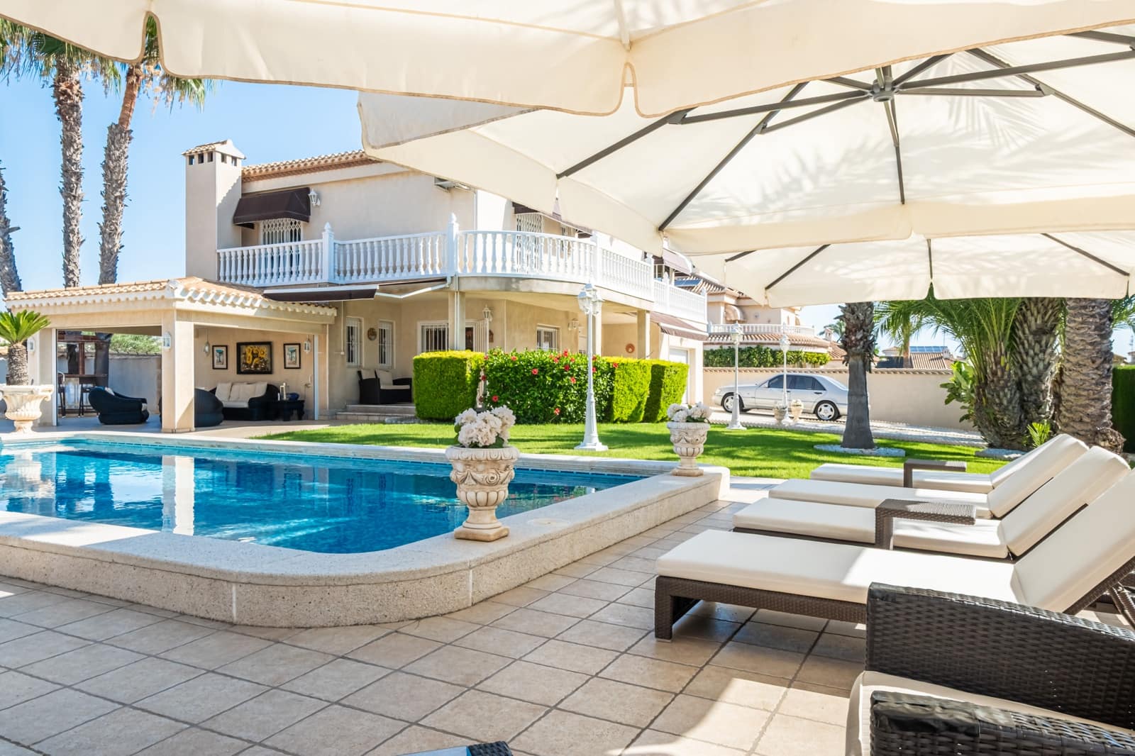 5 Zimmer Villa zu verkaufen in Playa Flamenca mit Pool Garage - 790.000 € (Ref: 9186110)
