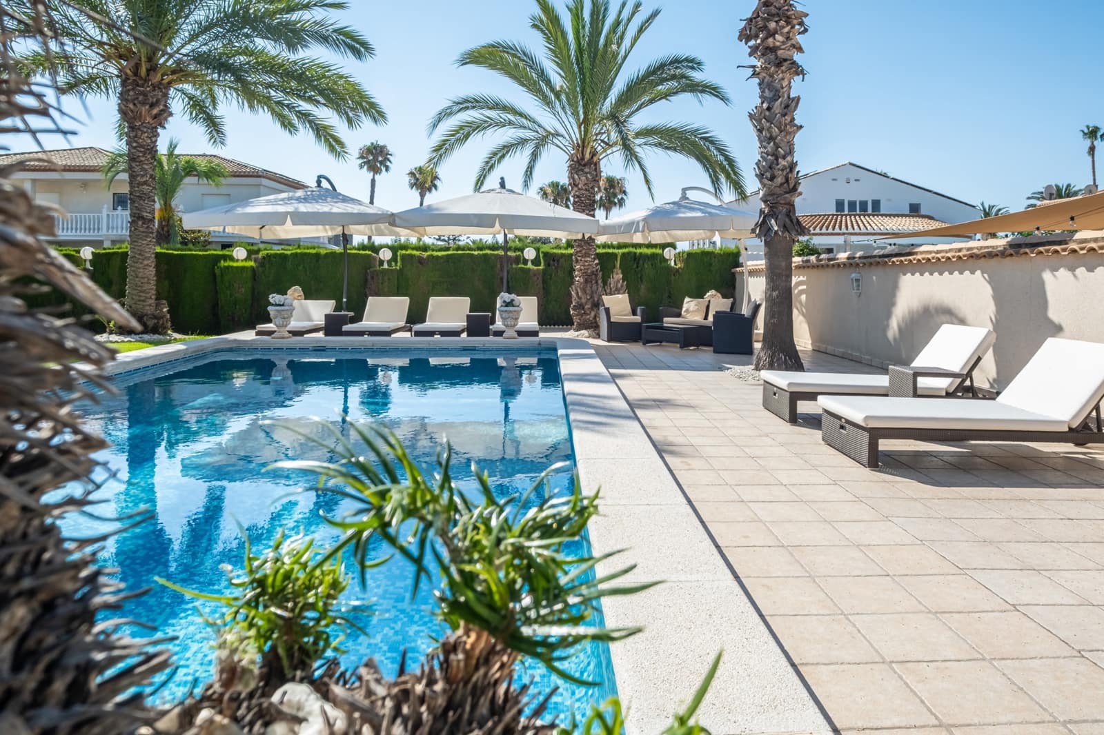 5 Zimmer Villa zu verkaufen in Playa Flamenca mit Pool Garage - 790.000 € (Ref: 9186110)