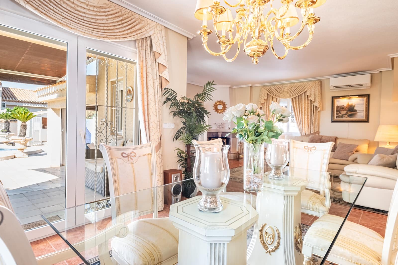 5 Zimmer Villa zu verkaufen in Playa Flamenca mit Pool Garage - 790.000 € (Ref: 9186110)