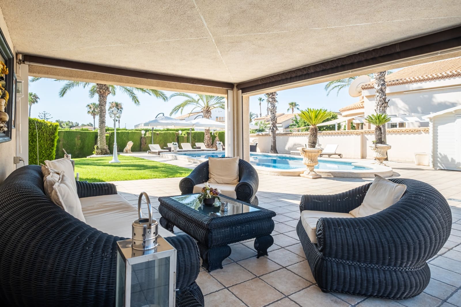 5 Zimmer Villa zu verkaufen in Playa Flamenca mit Pool Garage - 790.000 € (Ref: 9186110)