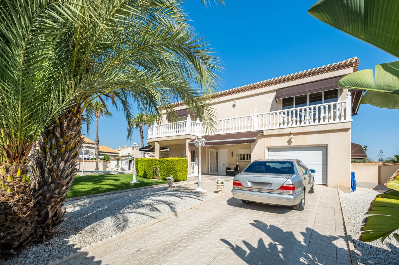 5 Zimmer Villa zu verkaufen in Playa Flamenca mit Pool Garage - 790.000 € (Ref: 9186110)