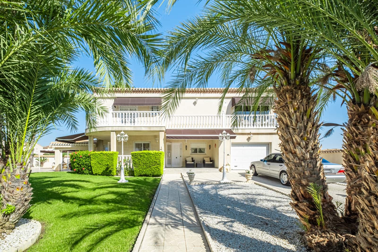 5 Zimmer Villa zu verkaufen in Playa Flamenca mit Pool Garage - 790.000 € (Ref: 9186110)