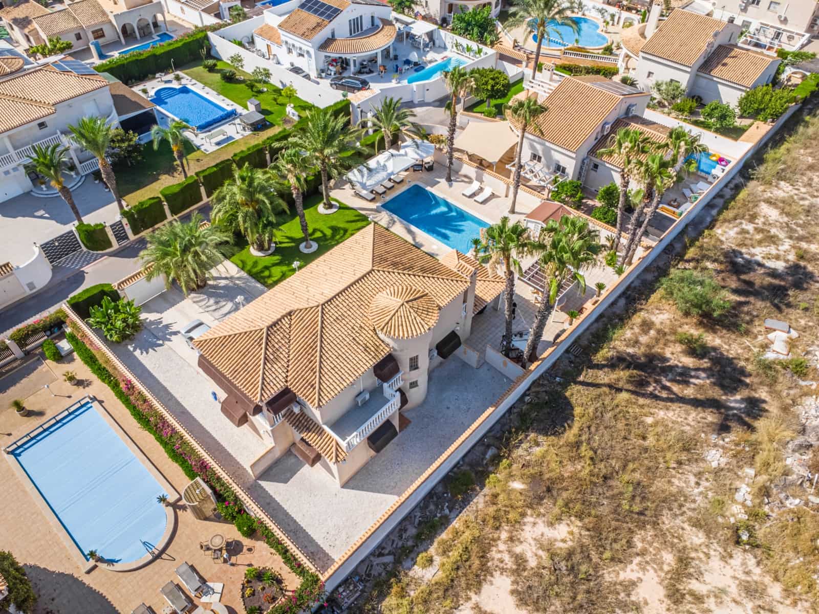 5 Zimmer Villa zu verkaufen in Playa Flamenca mit Pool Garage - 790.000 € (Ref: 9186110)