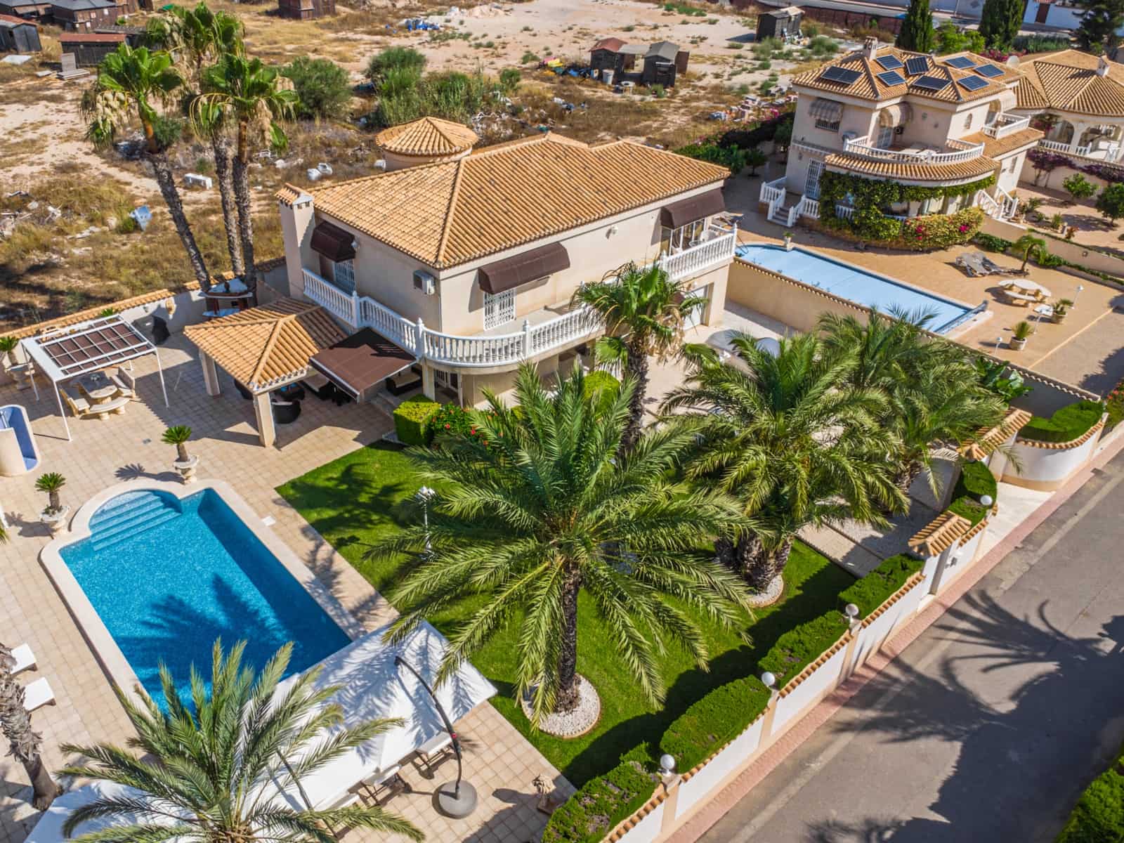 5 Zimmer Villa zu verkaufen in Playa Flamenca mit Pool Garage - 790.000 € (Ref: 9186110)