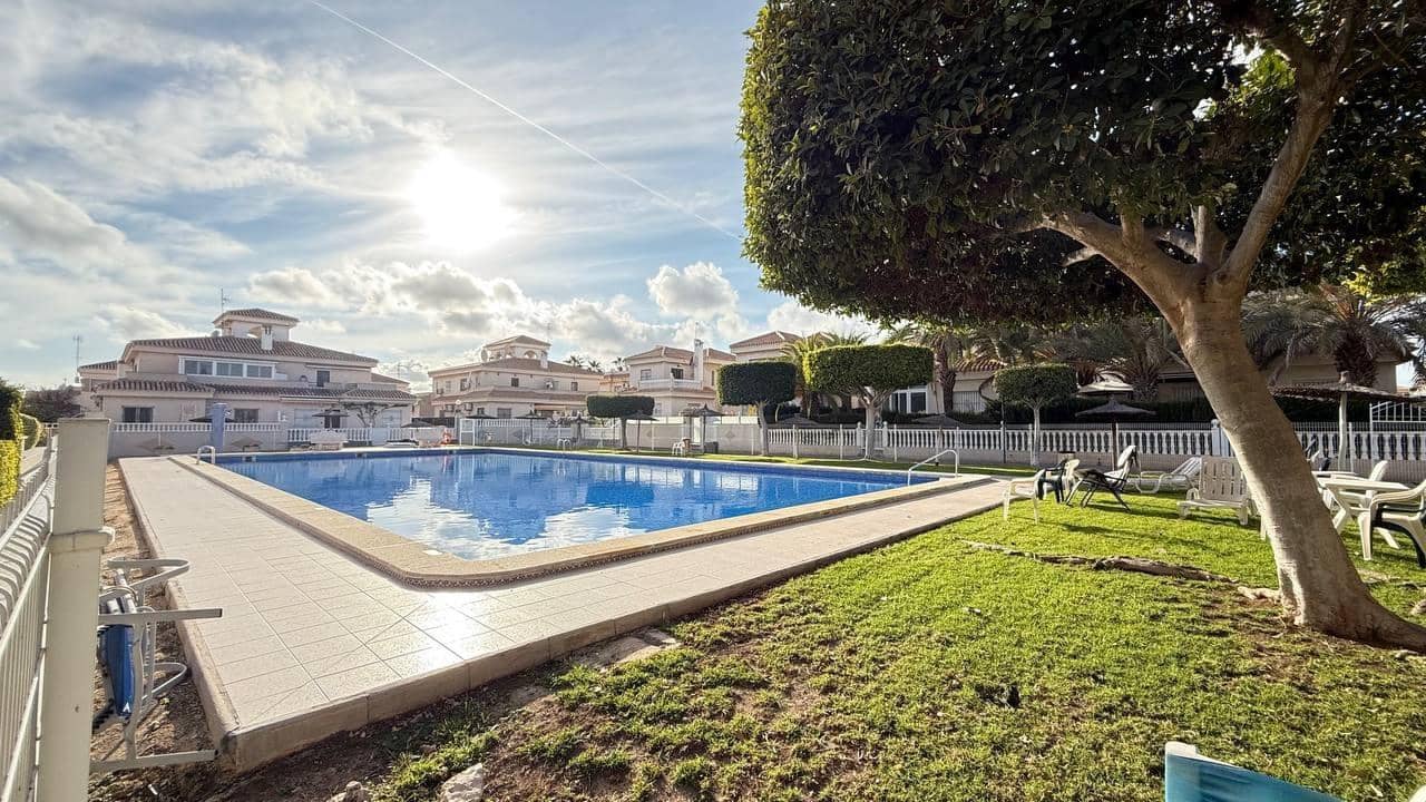 3 soverom Hus til salgs i Playa Flamenca med svømmebasseng garasje - € 254 900 (Ref: 9186145)