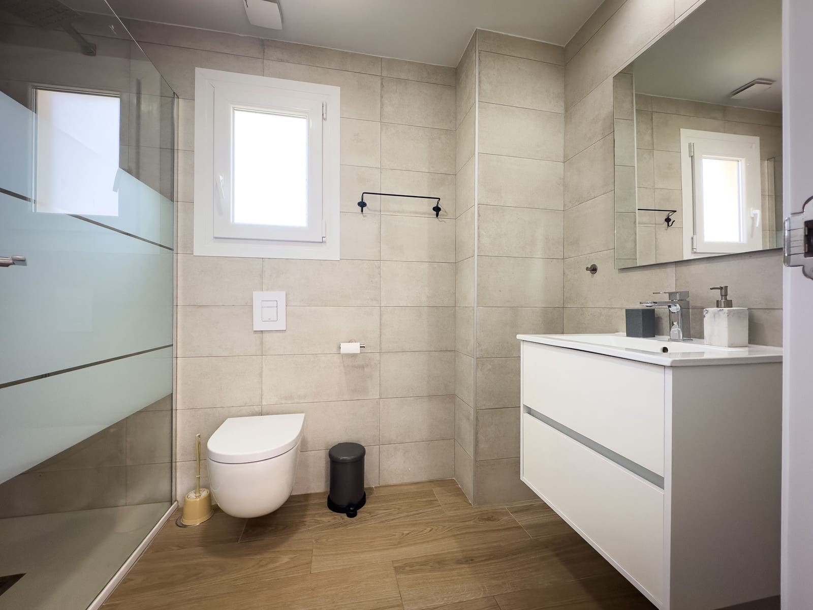 3 sypialnia Willa na sprzedaż w Playa Flamenca z basenem garażem - 899 000 € (Ref: 9186171)