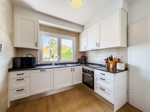 3 makuuhuone Huvila myytävänä paikassa Playa Flamenca, Orihuela mukana uima-altaan - 940 000 € (Ref: 9186171)