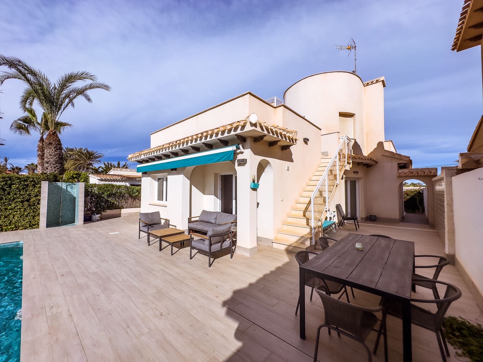 3 sovrum Villa till salu i Playa Flamenca med pool - 940 000 € (Ref: 9186171)