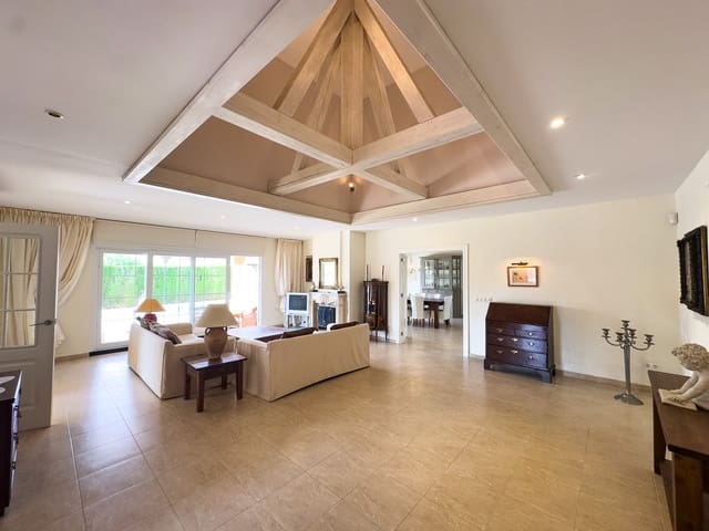 4 makuuhuone Huvila myytävänä paikassa Playa Flamenca, Orihuela mukana uima-altaan 
autotalli - 860 000 € (Ref: 9186178)