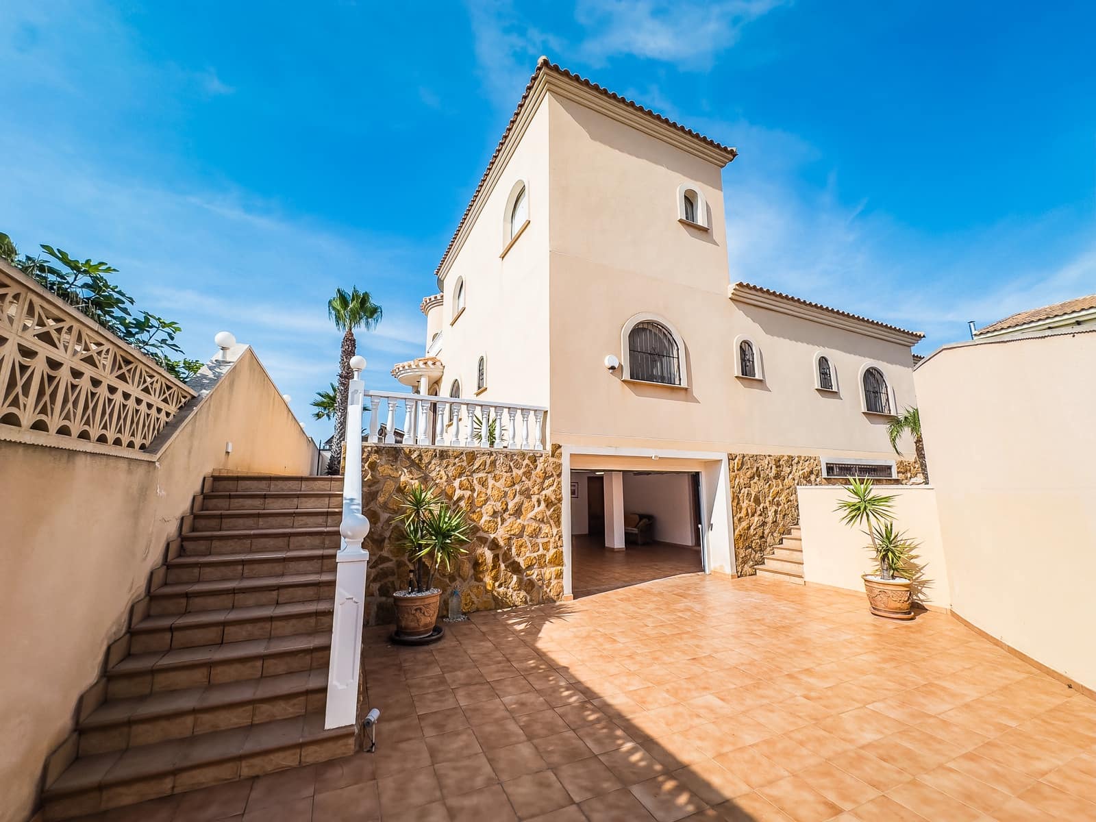 4 bedroom Villa for sale in Playa Flamenca with pool garage - € 860,000 (Ref: 9186178)