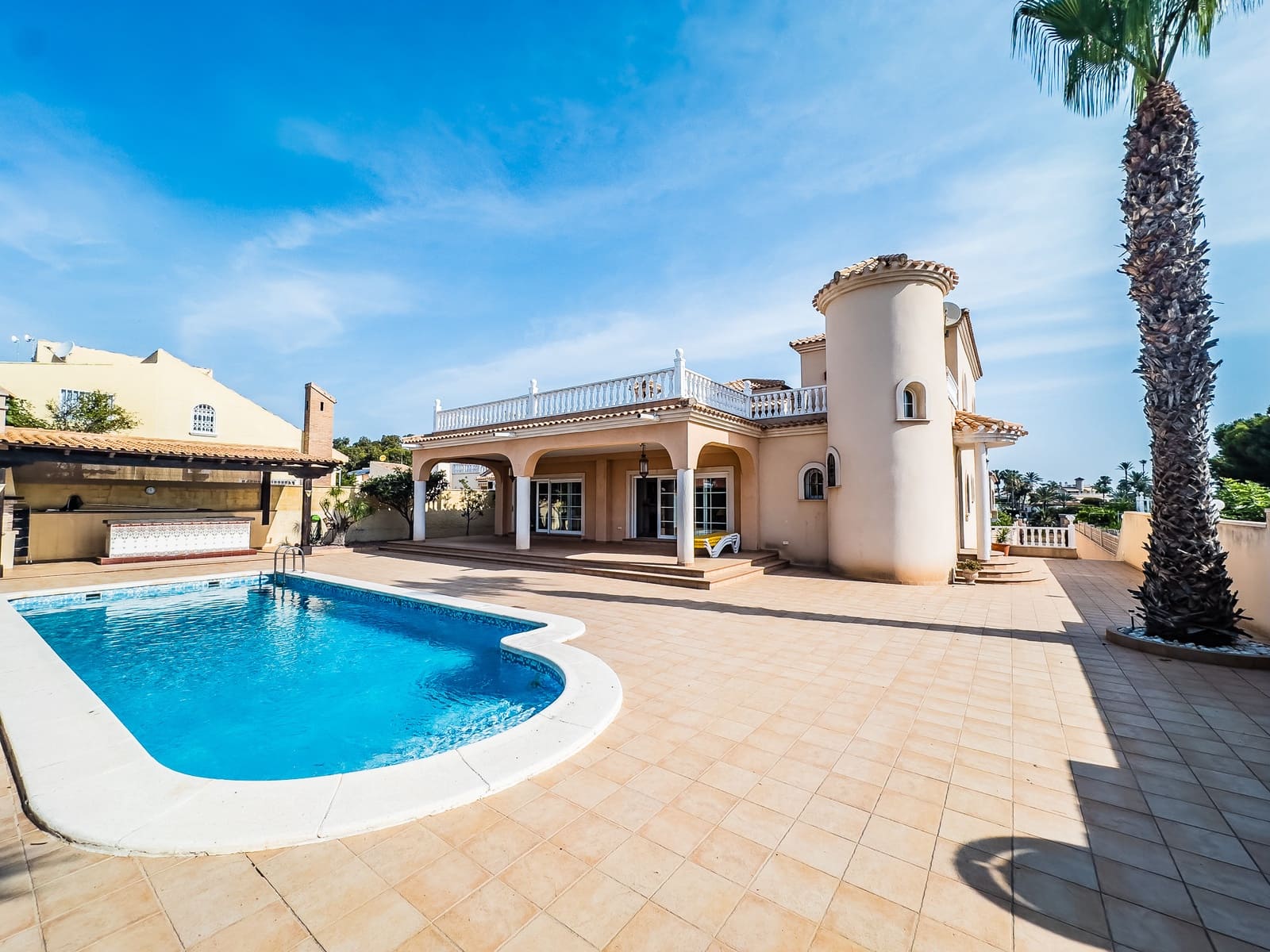 4 bedroom Villa for sale in Playa Flamenca with pool garage - € 860,000 (Ref: 9186178)