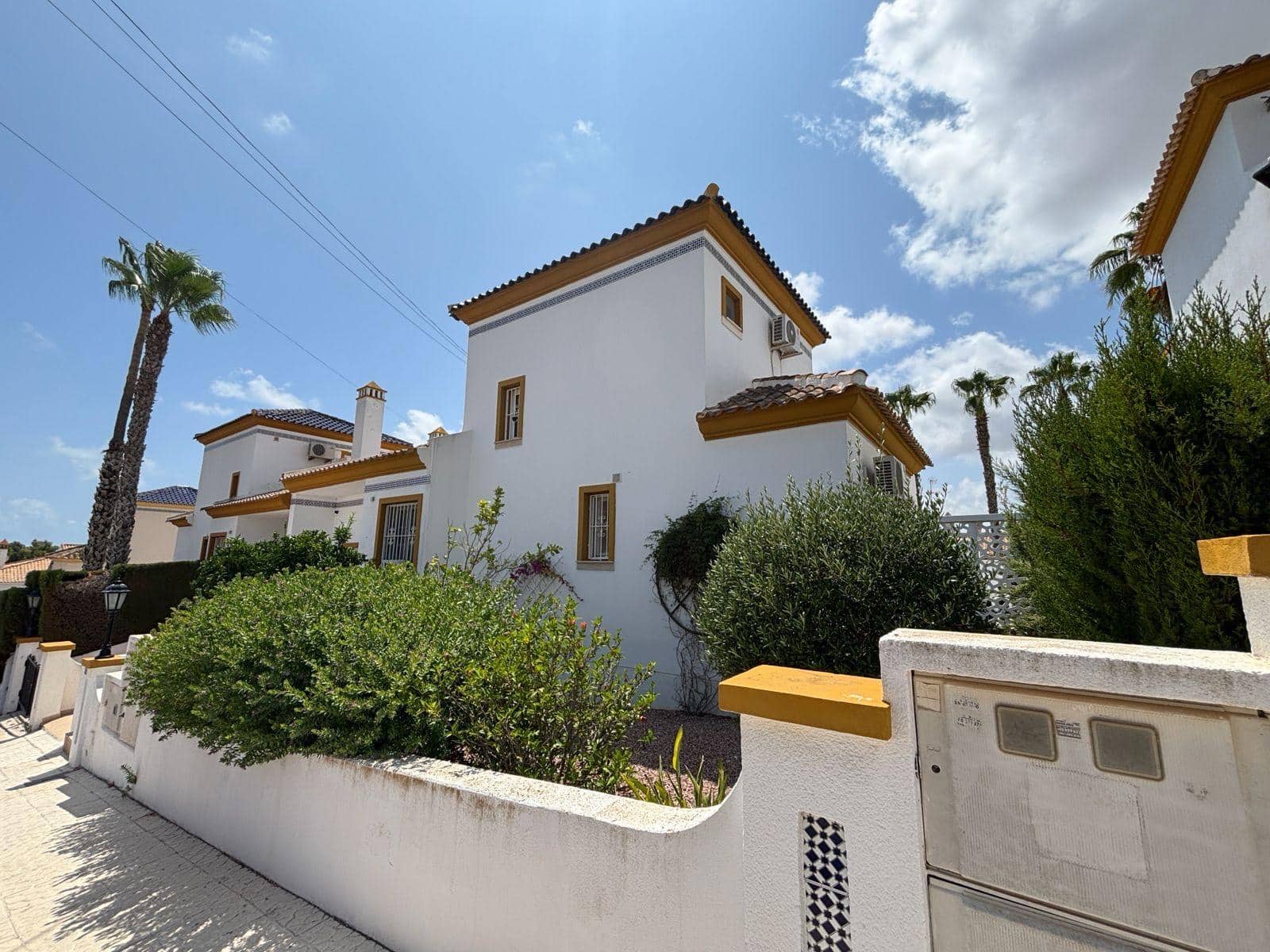 3 bedroom Villa for sale in Villamartin with pool garage - € 424,995 (Ref: 9190247)
