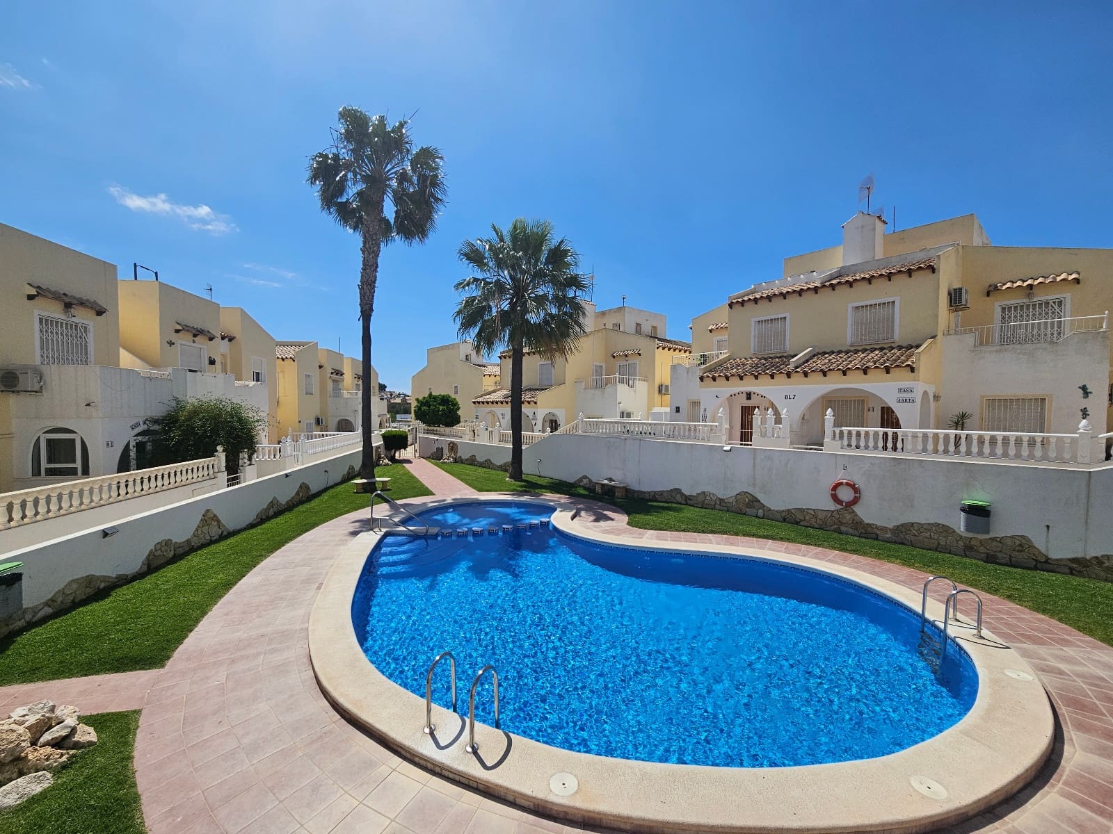 2 soveværelse Lejlighed til salg i Villamartin med swimmingpool garage - € 149.995 (Ref: 9191577)