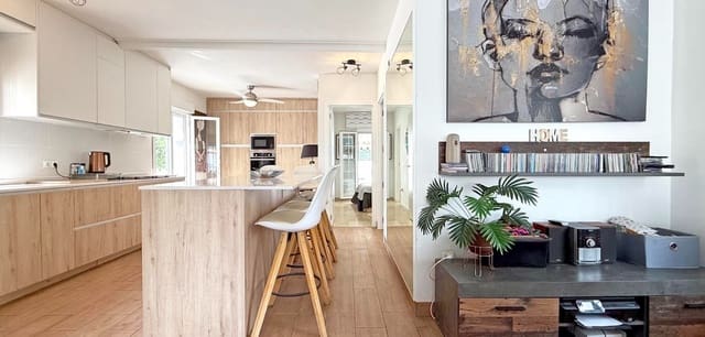 2 camera da letto Villa in vendita in Villamartin, Orihuela con piscina garage - 449.900 € (Rif: 9196968)