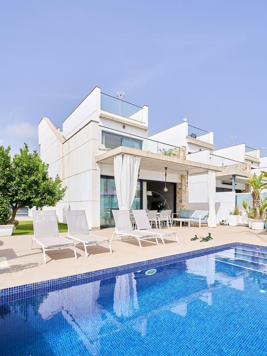 3 soveværelse Villa til salg i Orihuela Costa med swimmingpool garage - € 499.000 (Ref: 9197043)