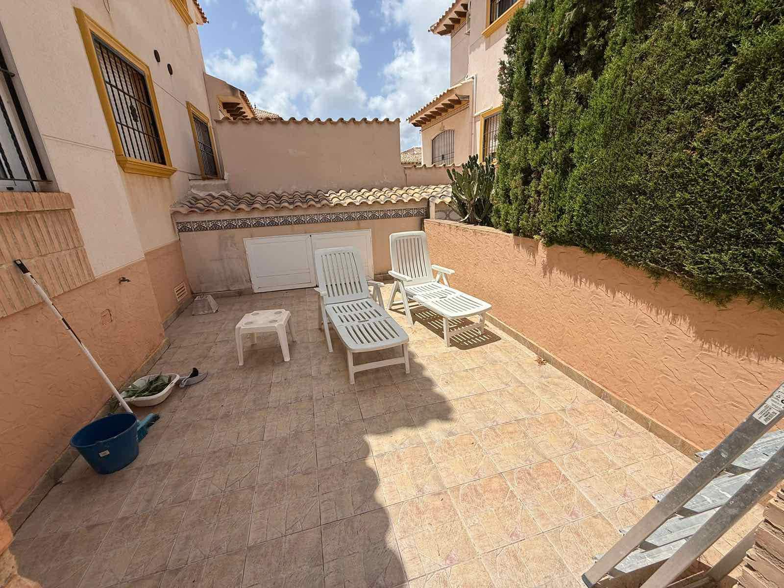 3 soverom Hus til salgs i Orihuela Costa med svømmebasseng garasje - € 214 990 (Ref: 9201609)
