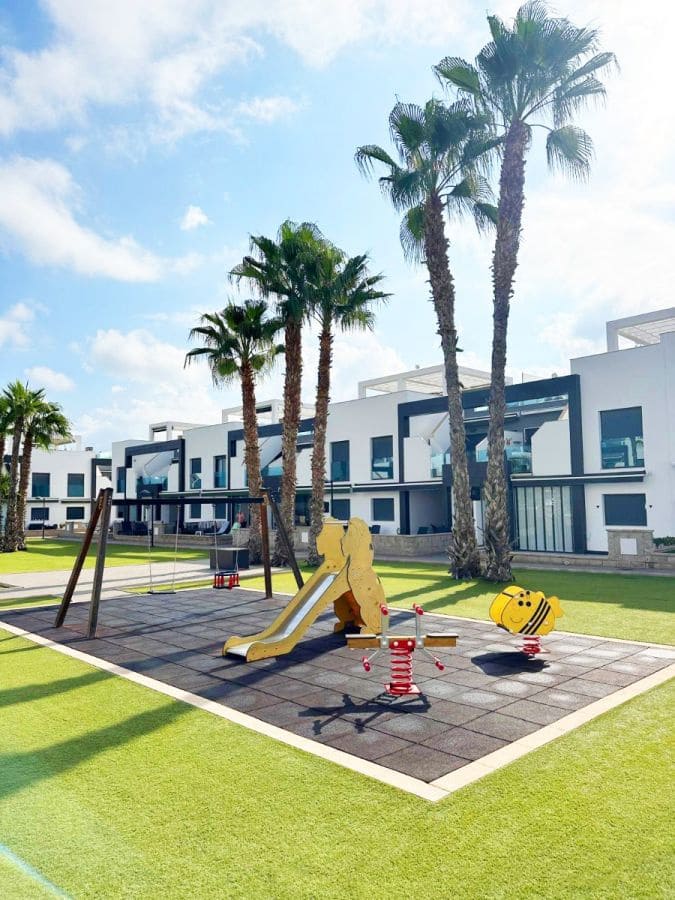 2 bedroom Apartment for sale in Playa Flamenca with pool garage - € 299,500 (Ref: 9237694)