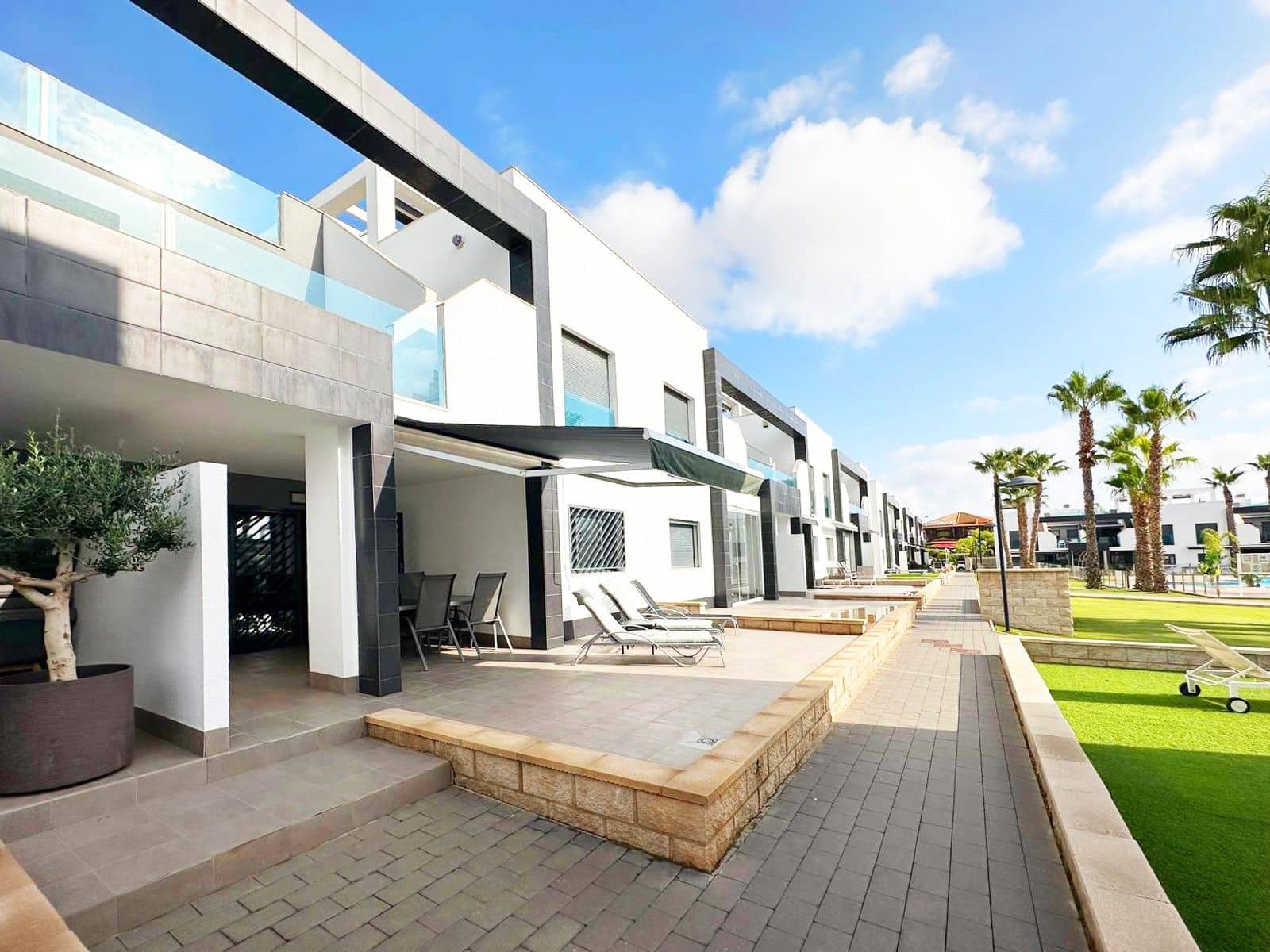 2 bedroom Apartment for sale in Playa Flamenca with pool garage - € 299,500 (Ref: 9237694)