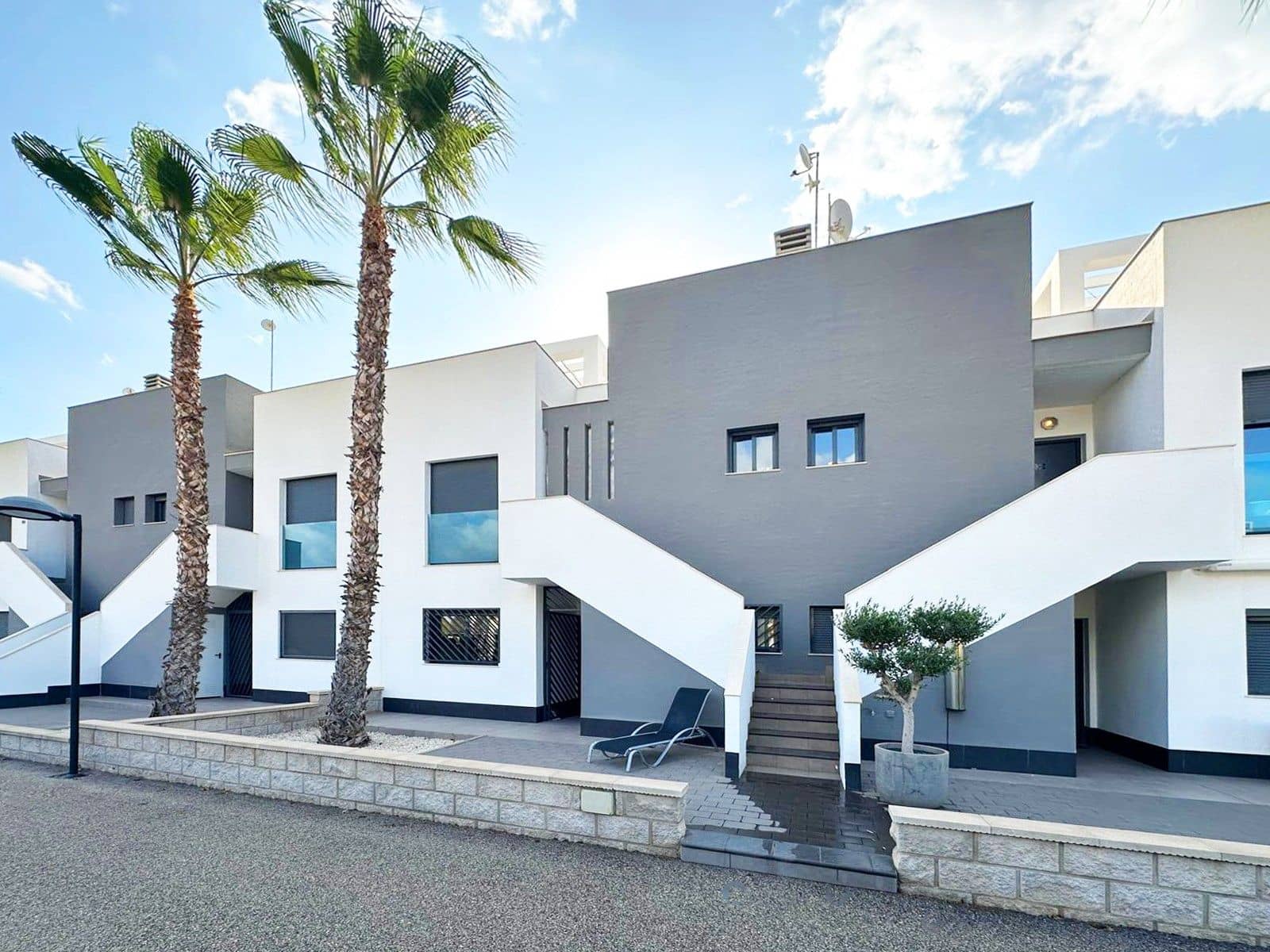 2 bedroom Apartment for sale in Playa Flamenca with pool garage - € 299,500 (Ref: 9237694)