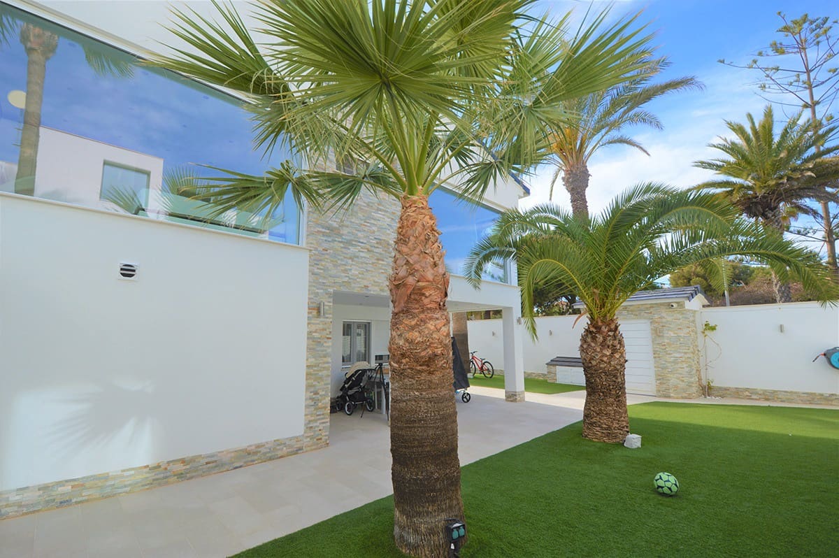 4 bedroom Villa for sale in La Zenia with pool garage - € 1,350,000 (Ref: 9270526)