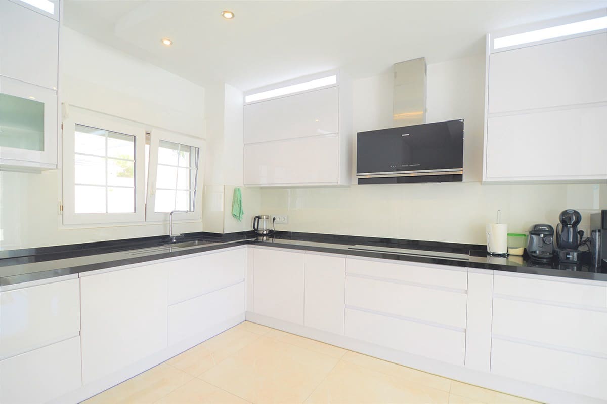 4 bedroom Villa for sale in La Zenia with pool garage - € 1,350,000 (Ref: 9270526)