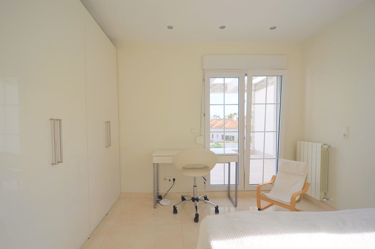 4 bedroom Villa for sale in La Zenia with pool garage - € 1,350,000 (Ref: 9270526)