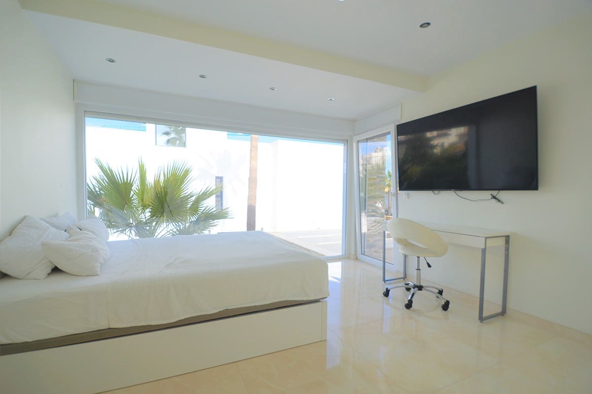 4 bedroom Villa for sale in La Zenia with pool garage - € 1,350,000 (Ref: 9270526)