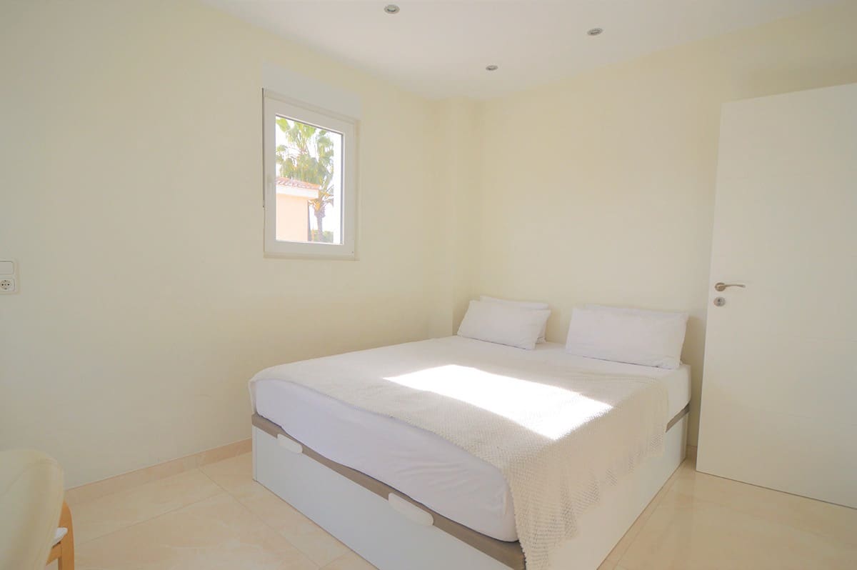 4 bedroom Villa for sale in La Zenia with pool garage - € 1,350,000 (Ref: 9270526)