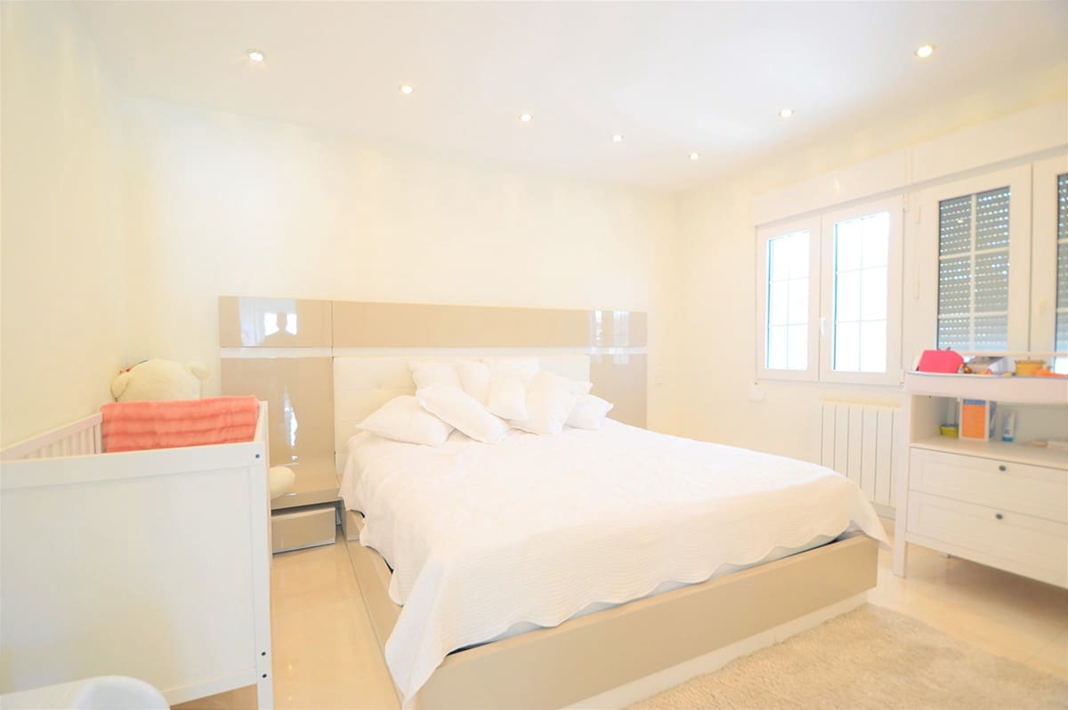 4 bedroom Villa for sale in La Zenia with pool garage - € 1,350,000 (Ref: 9270526)