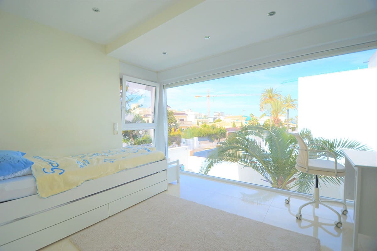 4 bedroom Villa for sale in La Zenia with pool garage - € 1,350,000 (Ref: 9270526)