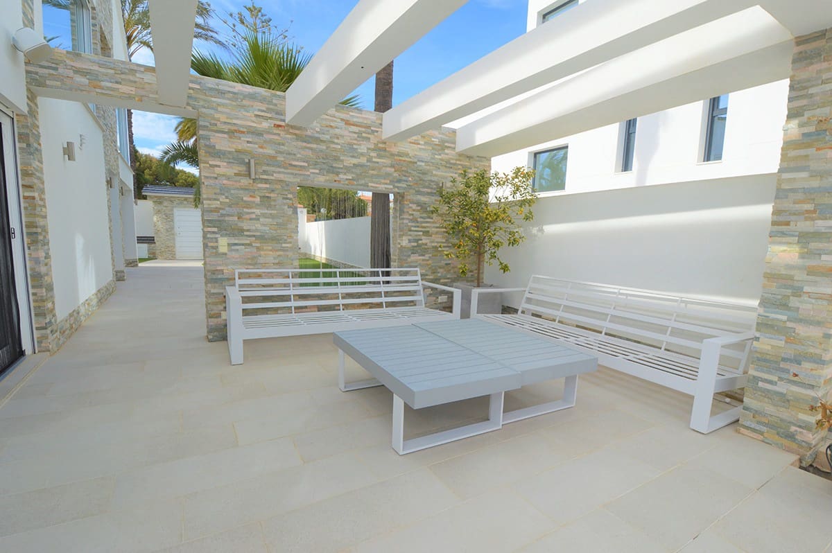 4 bedroom Villa for sale in La Zenia with pool garage - € 1,350,000 (Ref: 9270526)