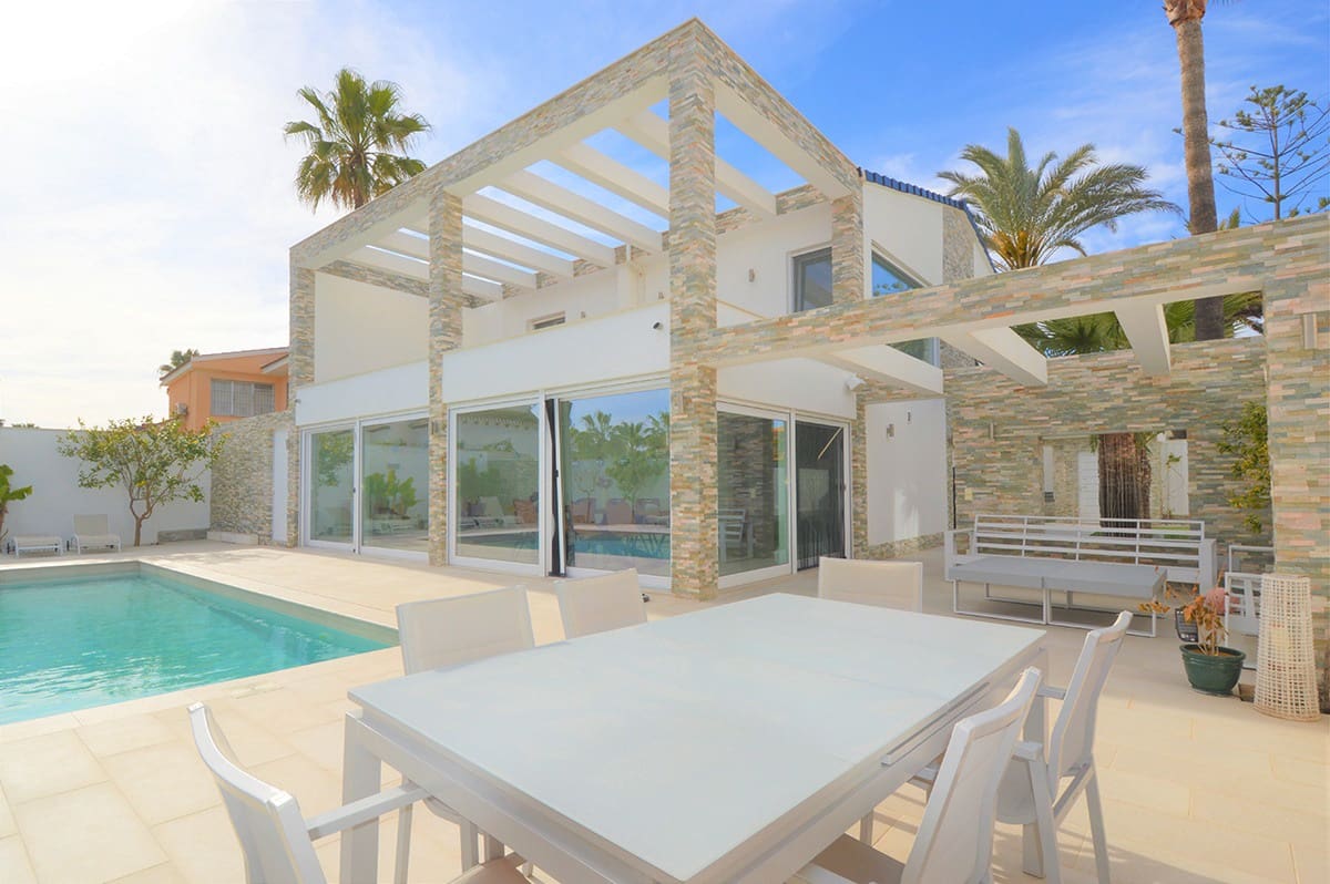 4 bedroom Villa for sale in La Zenia with pool garage - € 1,350,000 (Ref: 9270526)