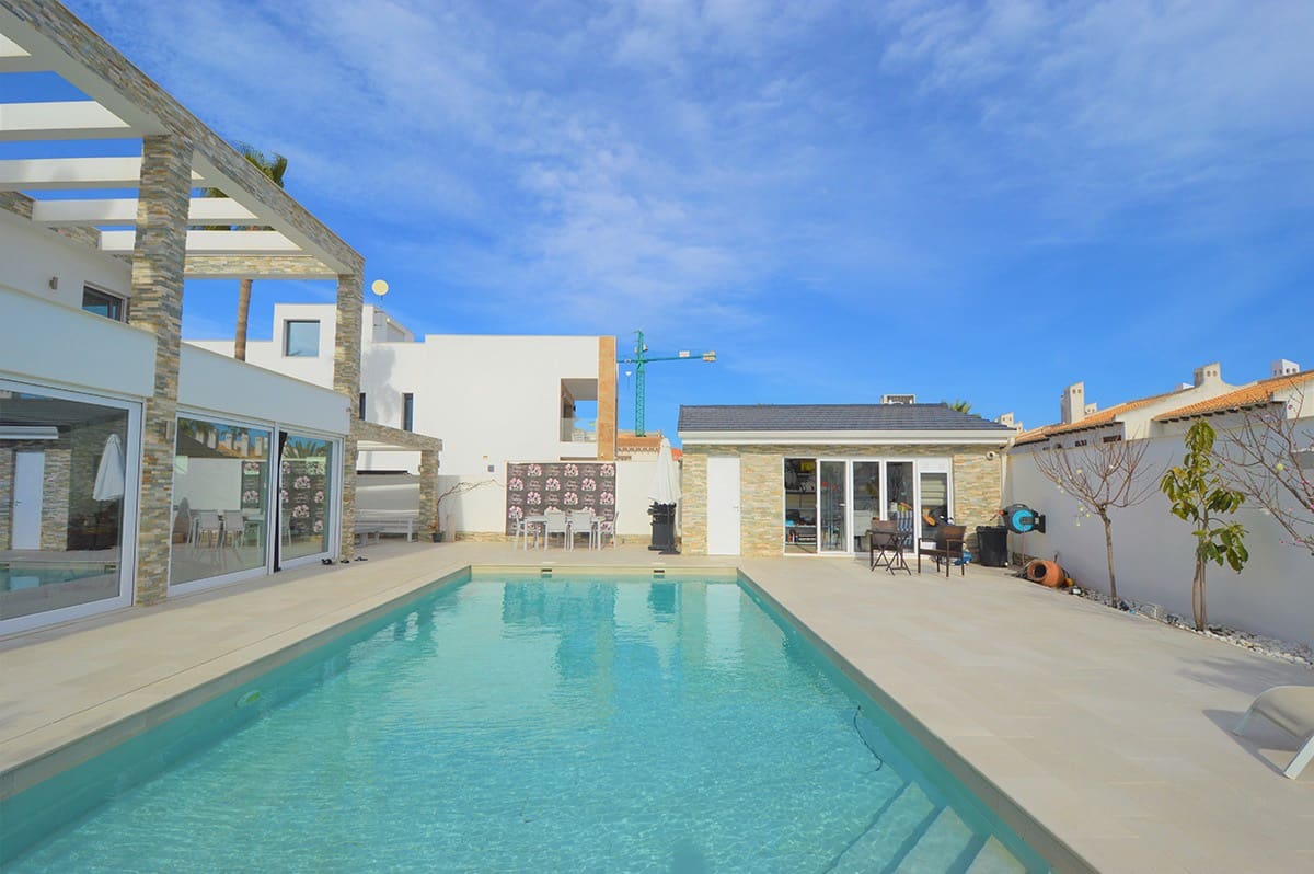 4 bedroom Villa for sale in La Zenia with pool garage - € 1,350,000 (Ref: 9270526)