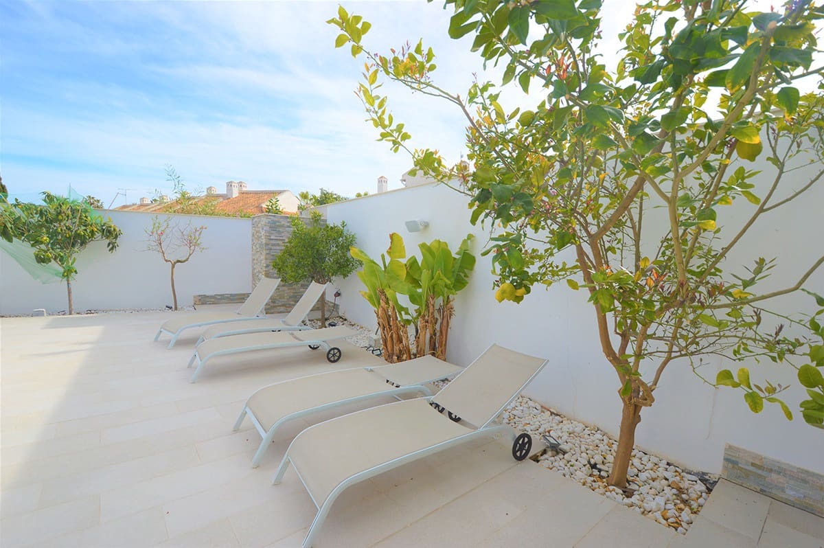 4 bedroom Villa for sale in La Zenia with pool garage - € 1,350,000 (Ref: 9270526)