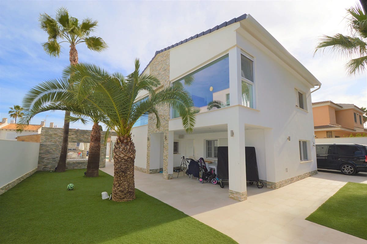 4 bedroom Villa for sale in La Zenia with pool garage - € 1,350,000 (Ref: 9270526)