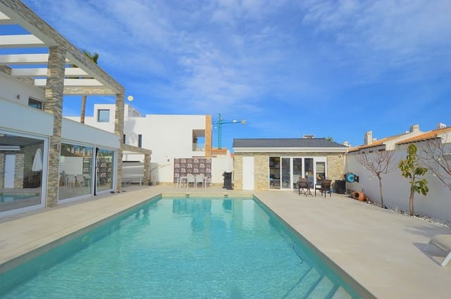 4 bedroom Villa for sale in La Zenia, Orihuela with pool garage - € 1,350,000 (Ref: 9270526)