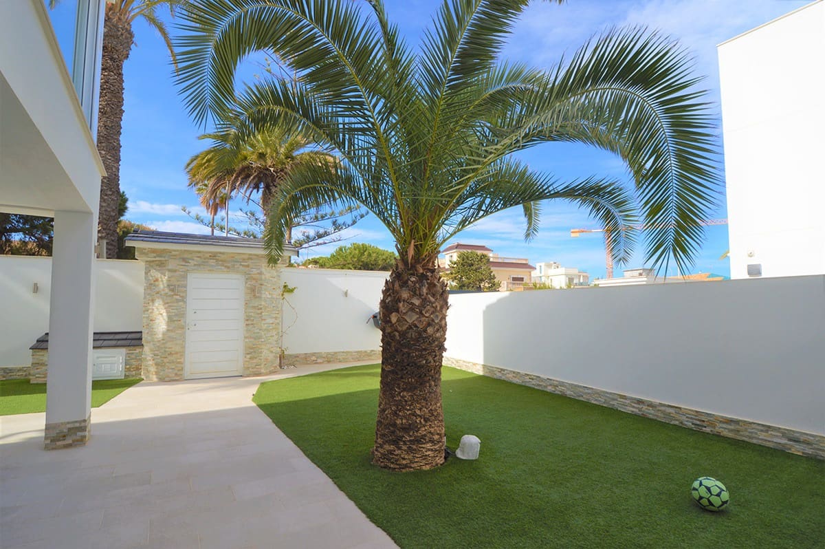 4 bedroom Villa for sale in La Zenia with pool garage - € 1,350,000 (Ref: 9270526)