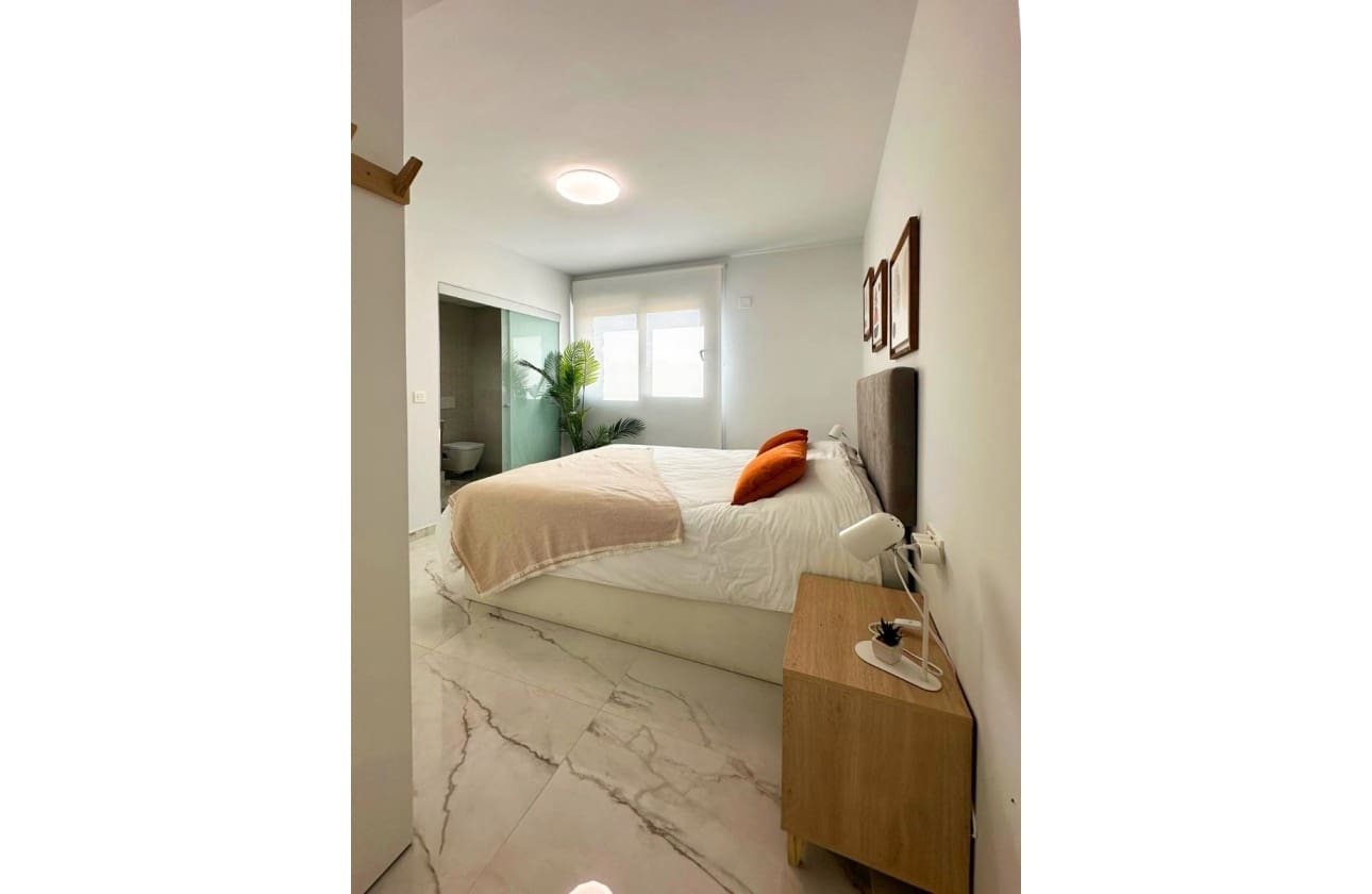 2 soveværelse Lejlighed til salg i Orihuela Costa med swimmingpool garage - € 299.000 (Ref: 9309002)