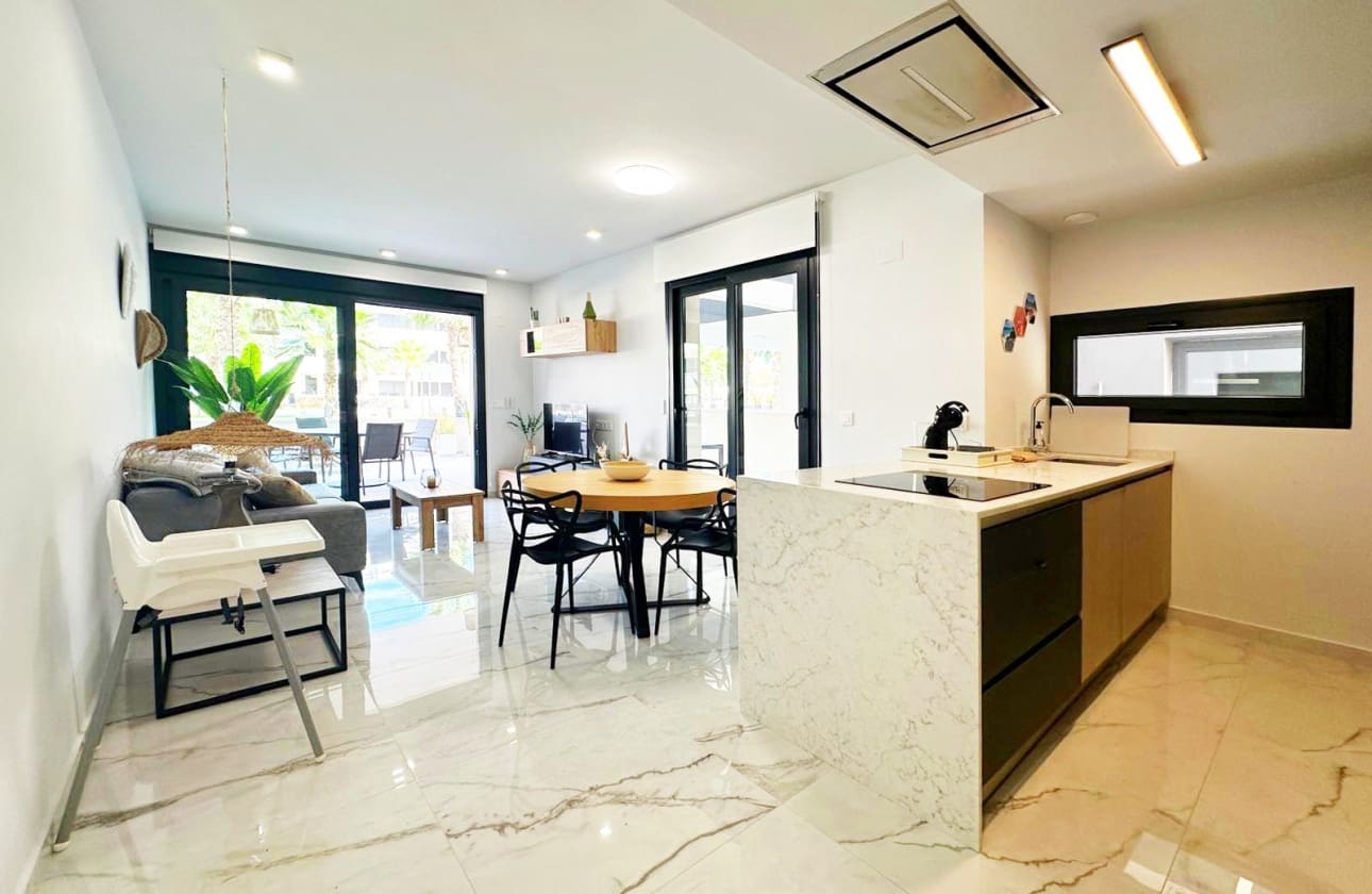 2 soveværelse Lejlighed til salg i Orihuela Costa med swimmingpool garage - € 299.000 (Ref: 9309002)