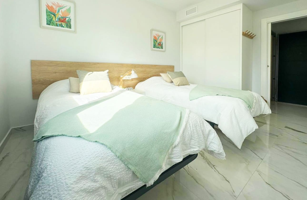 2 soveværelse Lejlighed til salg i Orihuela Costa med swimmingpool garage - € 299.000 (Ref: 9309002)